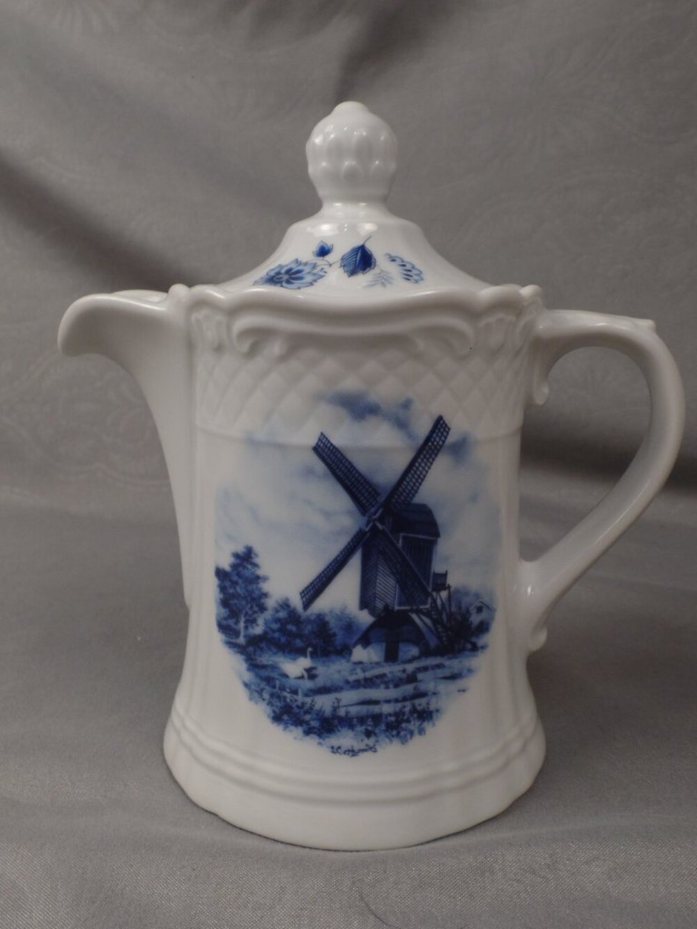 1984 Ter Steege BV Delft Blauw Porcelain Creamer with Lid Hand Decorated Holland